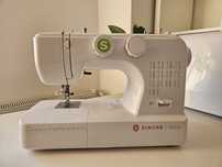 Mașină de cusut Singer SM024 – stare excelentă, accesorii incluse