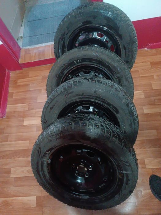 Продаю комплект резины на дисках