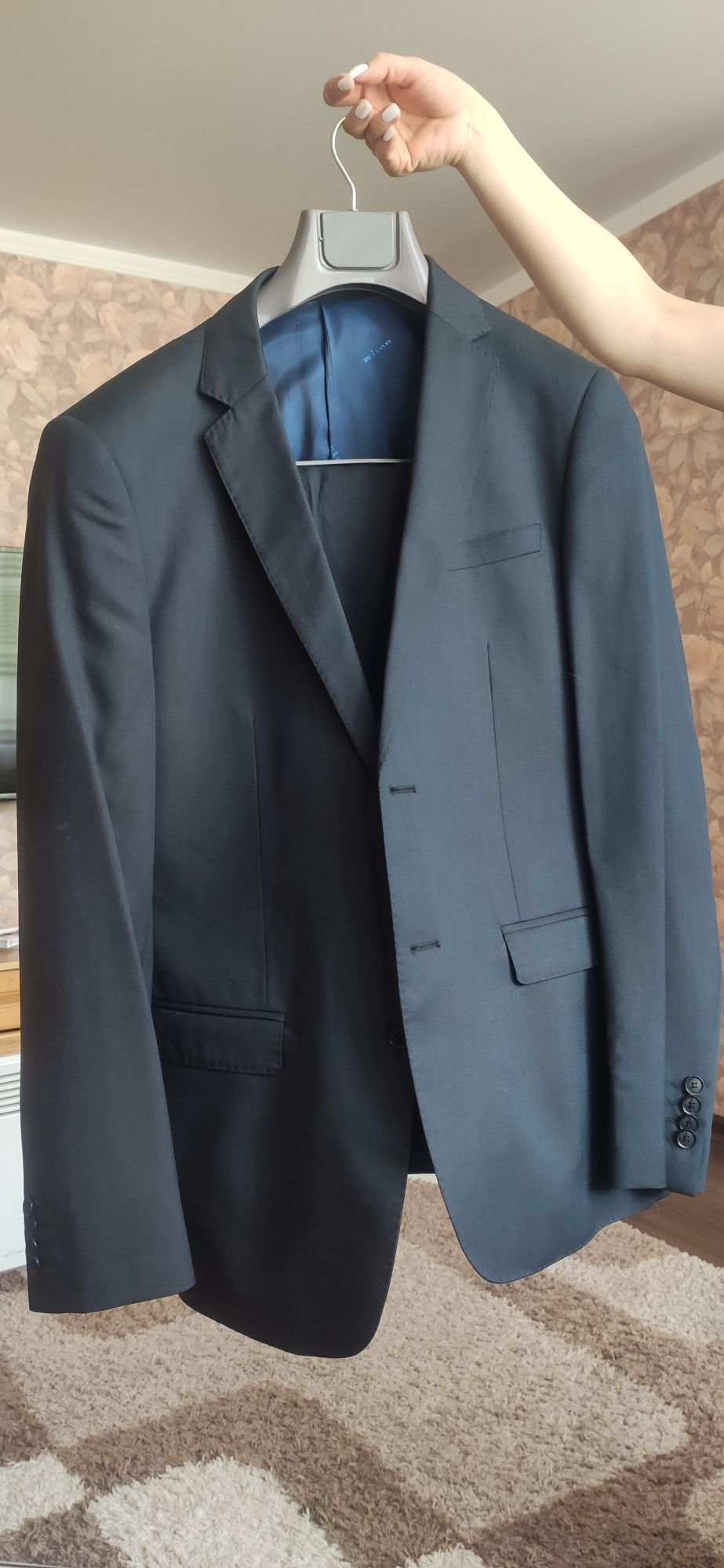 Продам Итальянский костюм: пиджак,брюки. Размер 48-50
