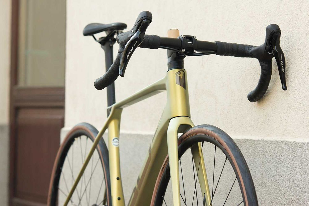 Cursiera carbon Superior X-ROAD Team Elite Shimano 2x11, NOU/FACTURA