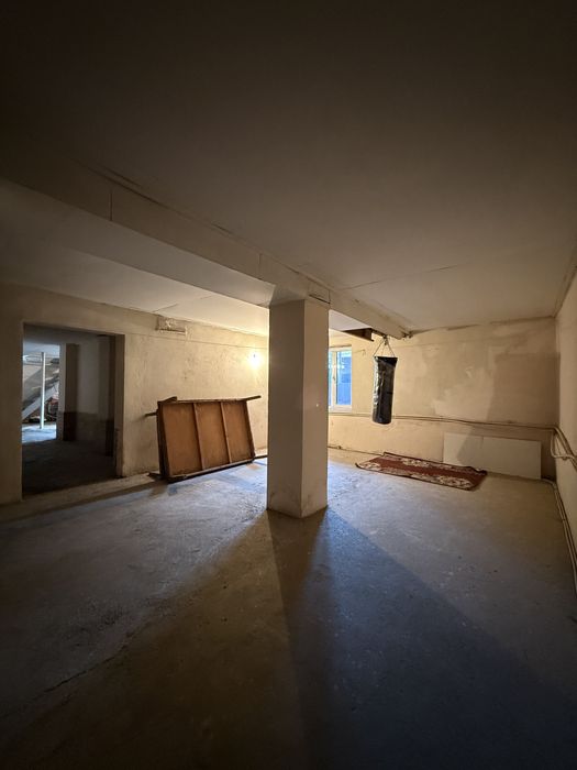 Продаётся 12-комнатный дом на участке 11 соток. Сергели ул. Навруз