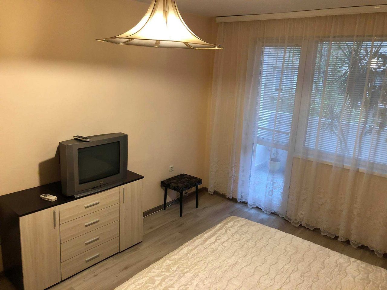Дава се под наем Тристаен апартамент в Бургас, Център - 92 кв.м за 191.25 € - Снимка #17