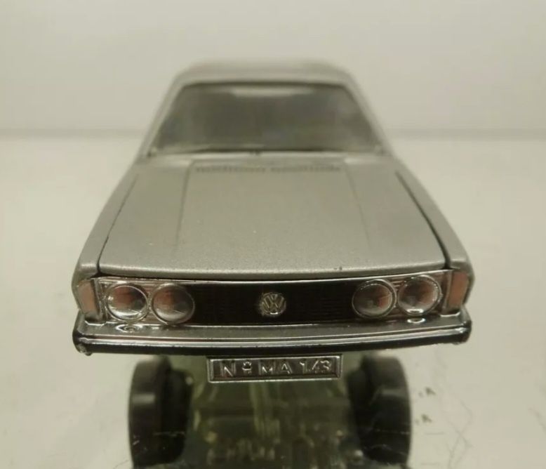 Продавам VOLKSWAGEN SCIROCCO TS - GREY MET. 1:43 -много добро състояни