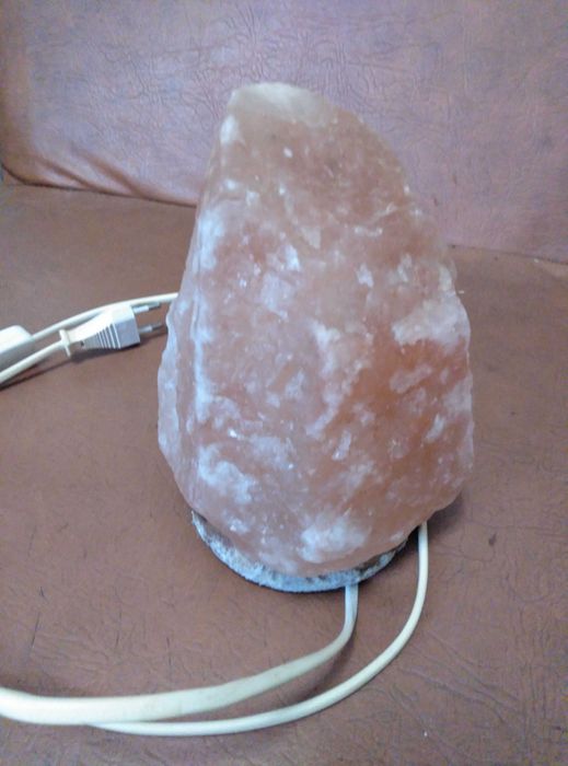 Lampa din cristal masiv de sare