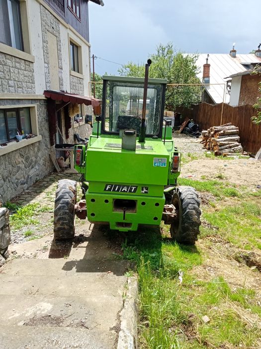 Vând stivuitor 4*4 cu numai 1300 ore de functionare