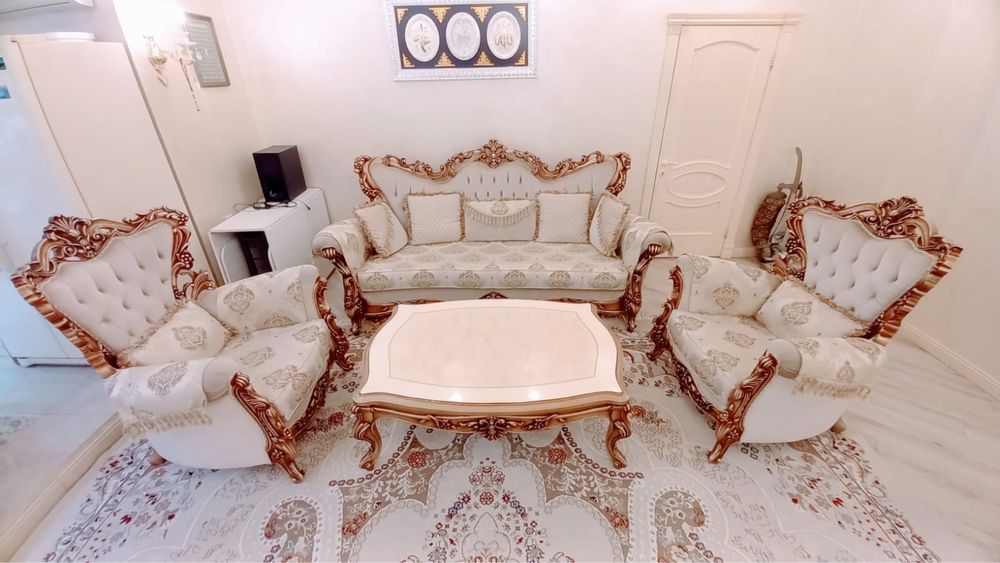 Диван из настоящего дерева, обработка лаком