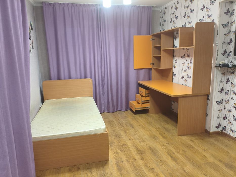 Детская мебель. Кровать, стол письменный