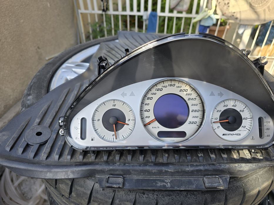 Щитки приборов  211 . 220. 219