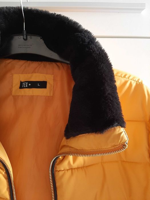 Geaca cu gluga detasabila , calduroasa