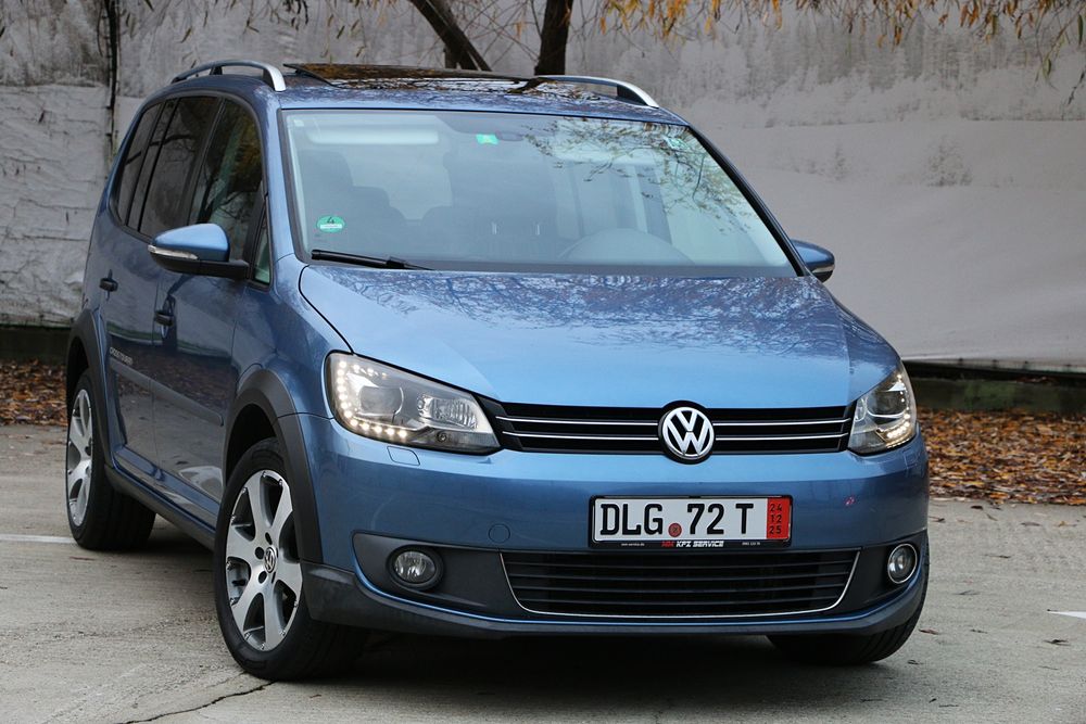 Vw touran cross/dsg/panoramic/navi/zoll/bixenon