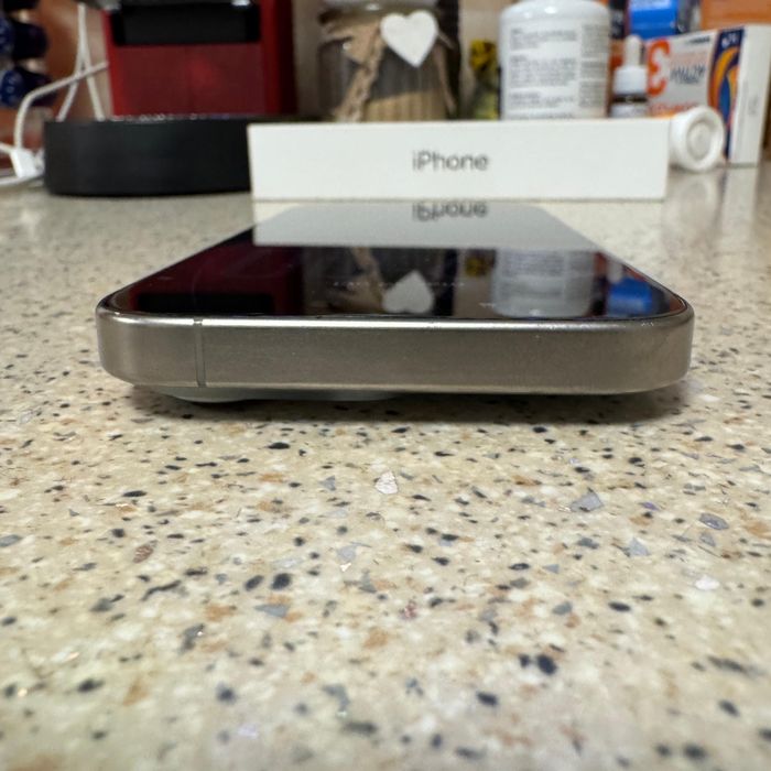 Vând iPhone 15 Pro -  128 GB - Natural Titanium - Impecabil