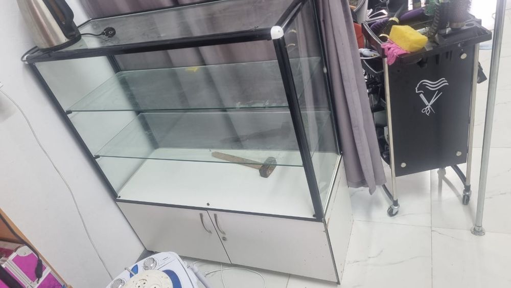 Продам Зеркало кресло шторы для салон красотый