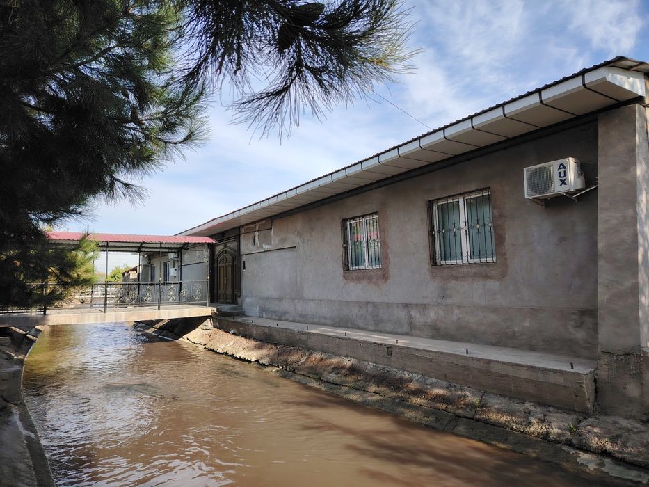 Продается Участок 4 сот  6 комнат , кухня, холл, кладовая, подвал