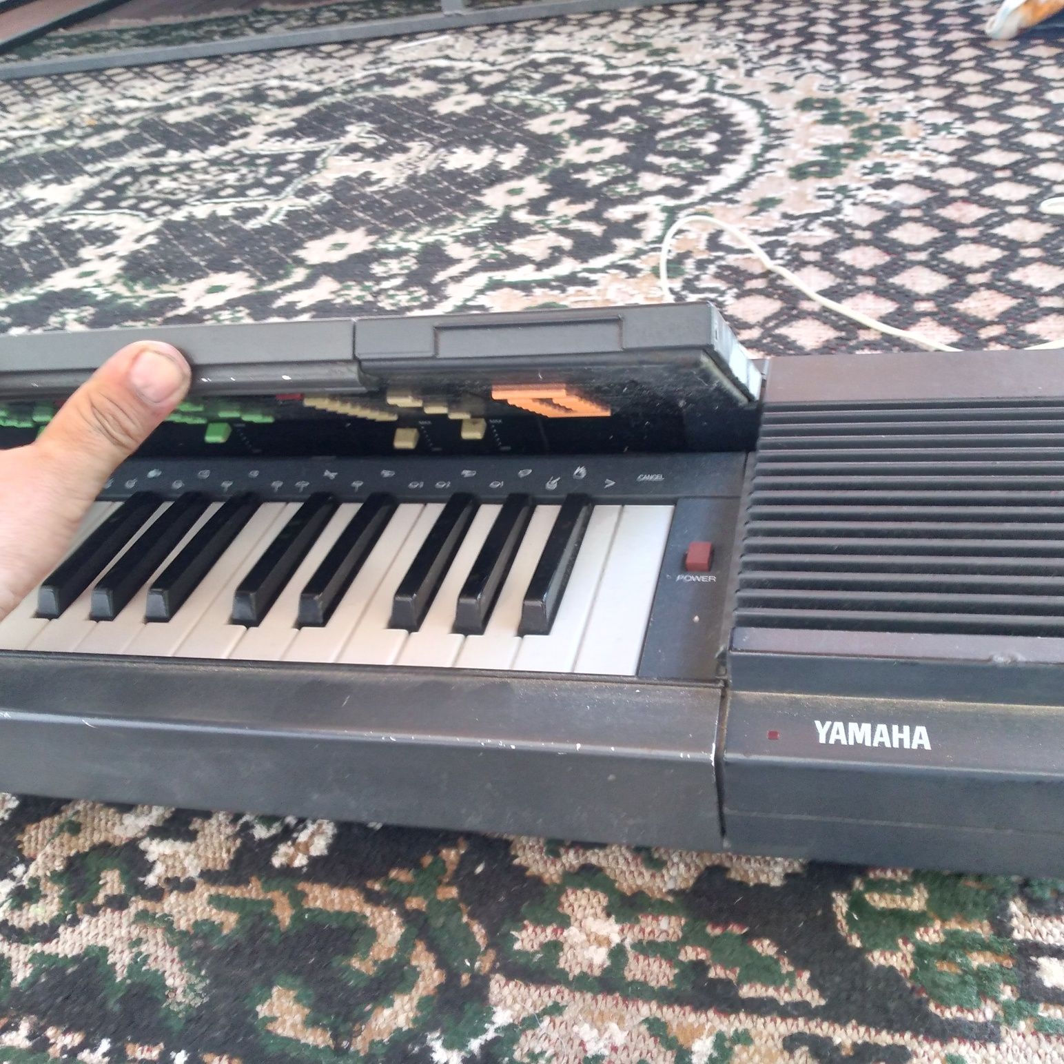 YAMAHA  PSR  6300 сотилади.   Японский