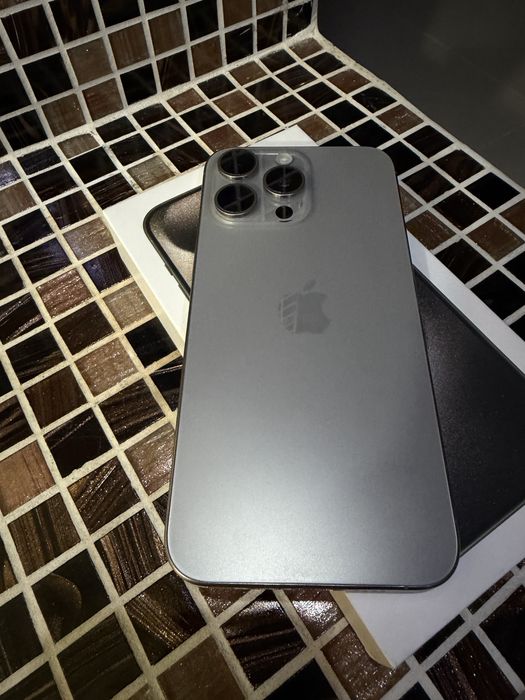 Vand iphone 15 pro max 512GB cumparat de nou