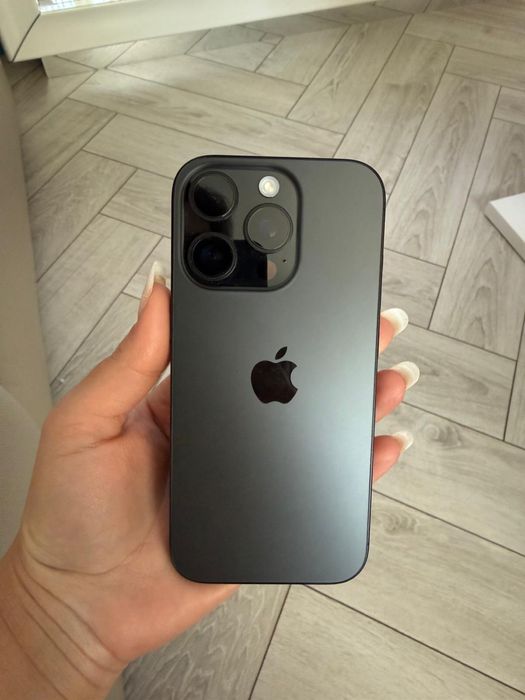 Iphone 16 pro black