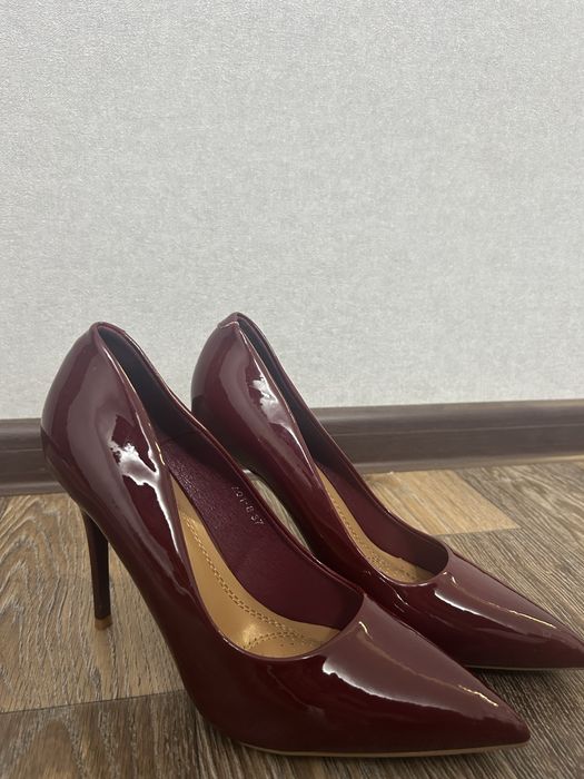 Туфли бордовые 37-38 размера