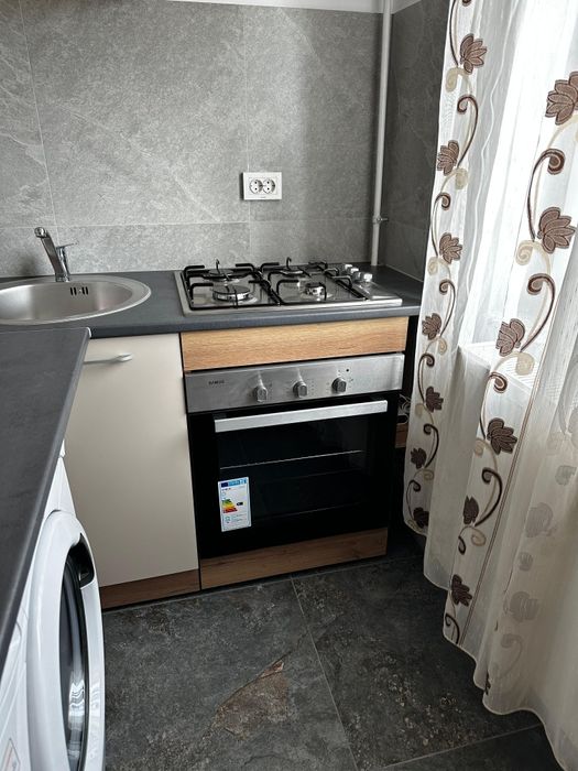 Închiriez gars conf 1