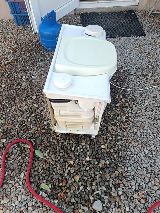 Vând wc/toaleta rulota