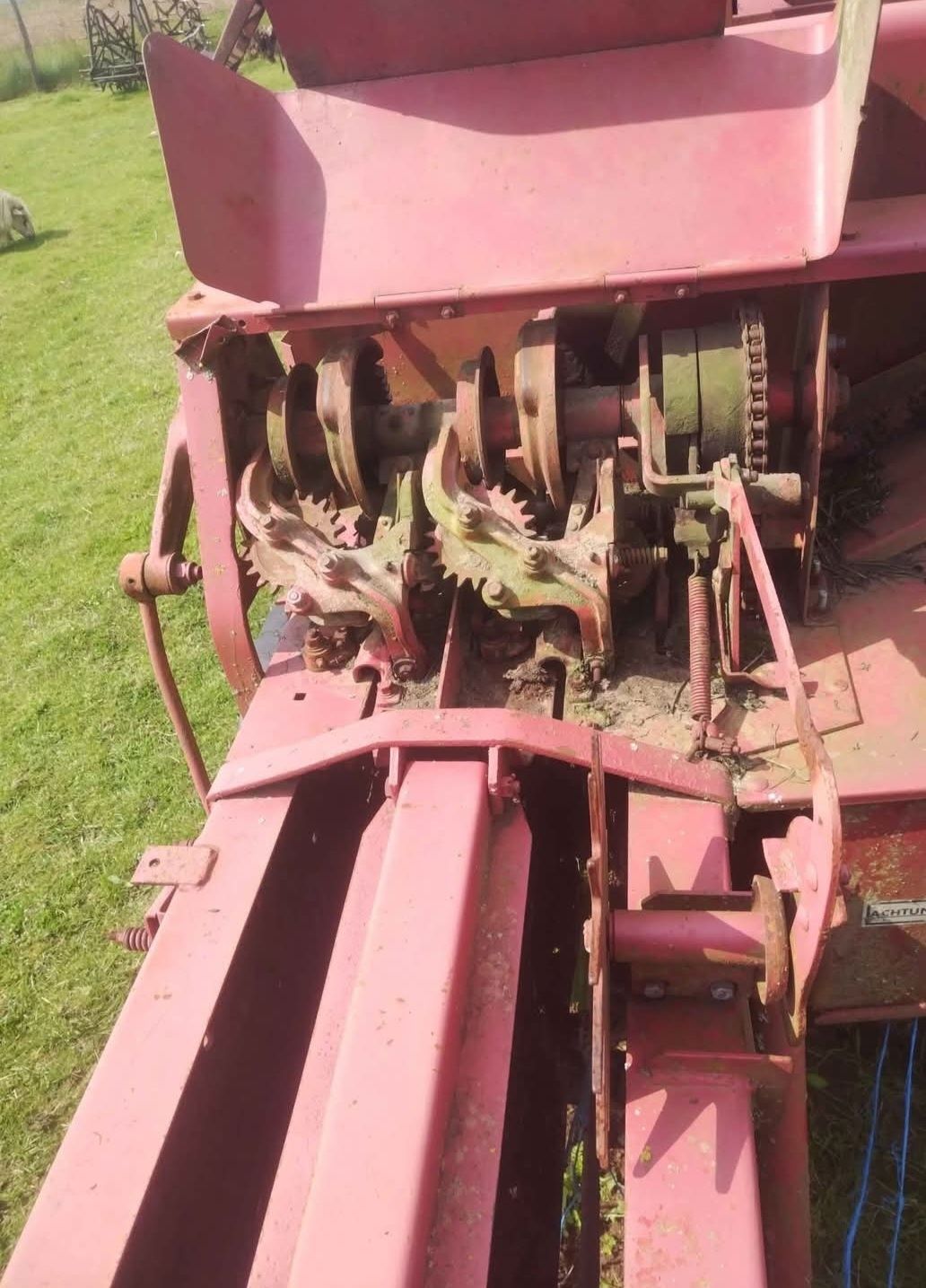 Vând balotiera massey ferguson în stare de funcționare