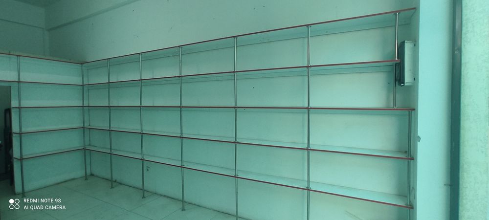 Витрины и полки для магазинов