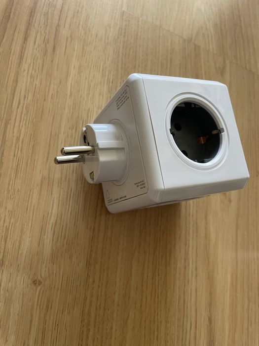 Разклонител с 4 гнезда и усилвател на wifi сигнал