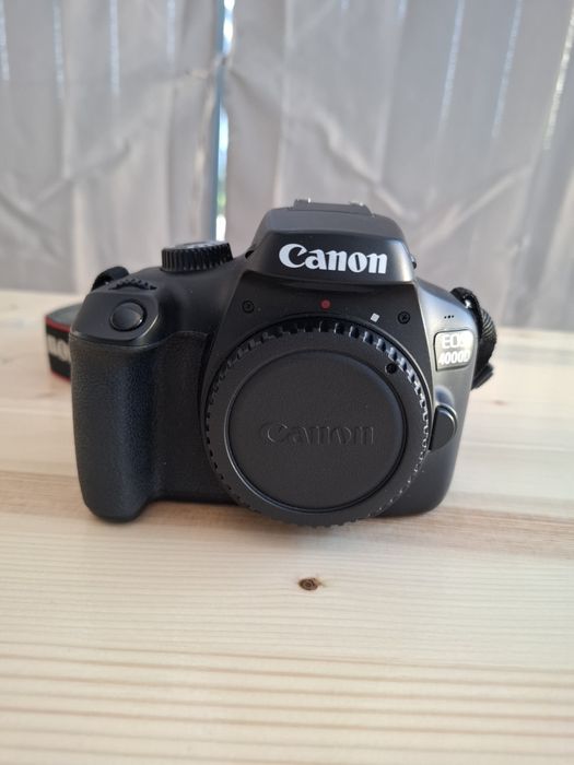 Aparat foto DSLR Canon EOS 4000D