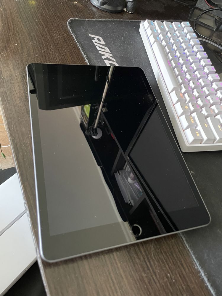 iPad 8-го поколения 2021 года, почти не использовался