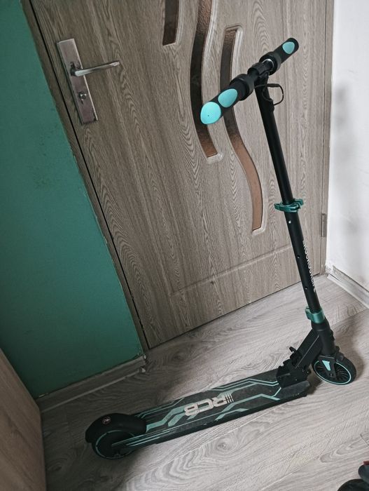 Vând urgent trotineta electrica