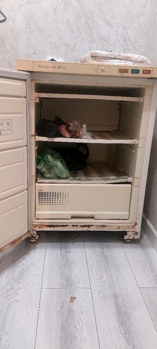 Продам морозильник