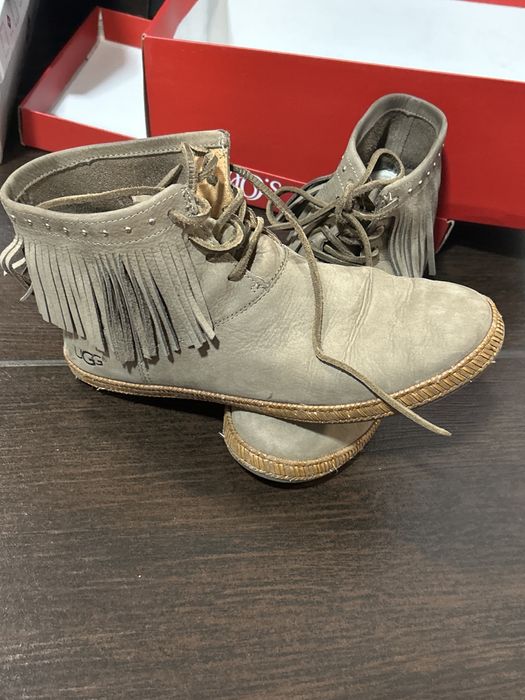 Ghetue ugg , masura 39