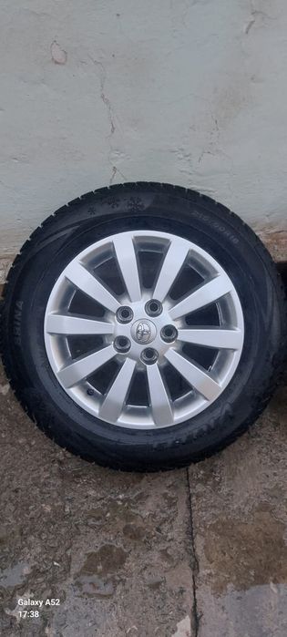 Продам  шины с дисками размер 215/60R16