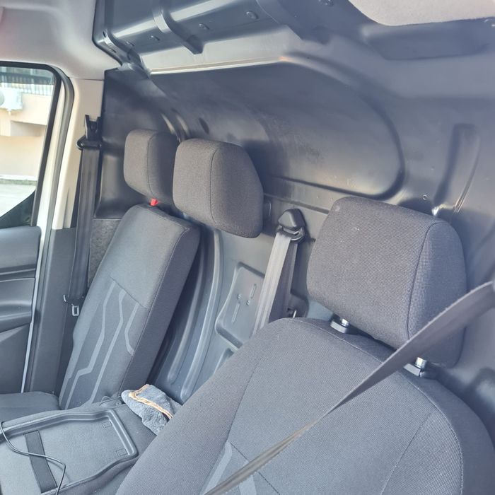 Vând schimb ford transit connect