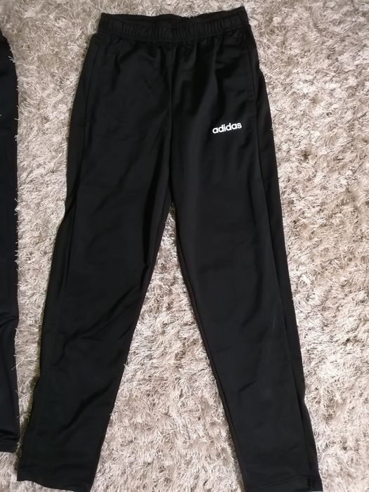 Vand URGENT Pantaloni Sport Adidas Marimea S NOI
