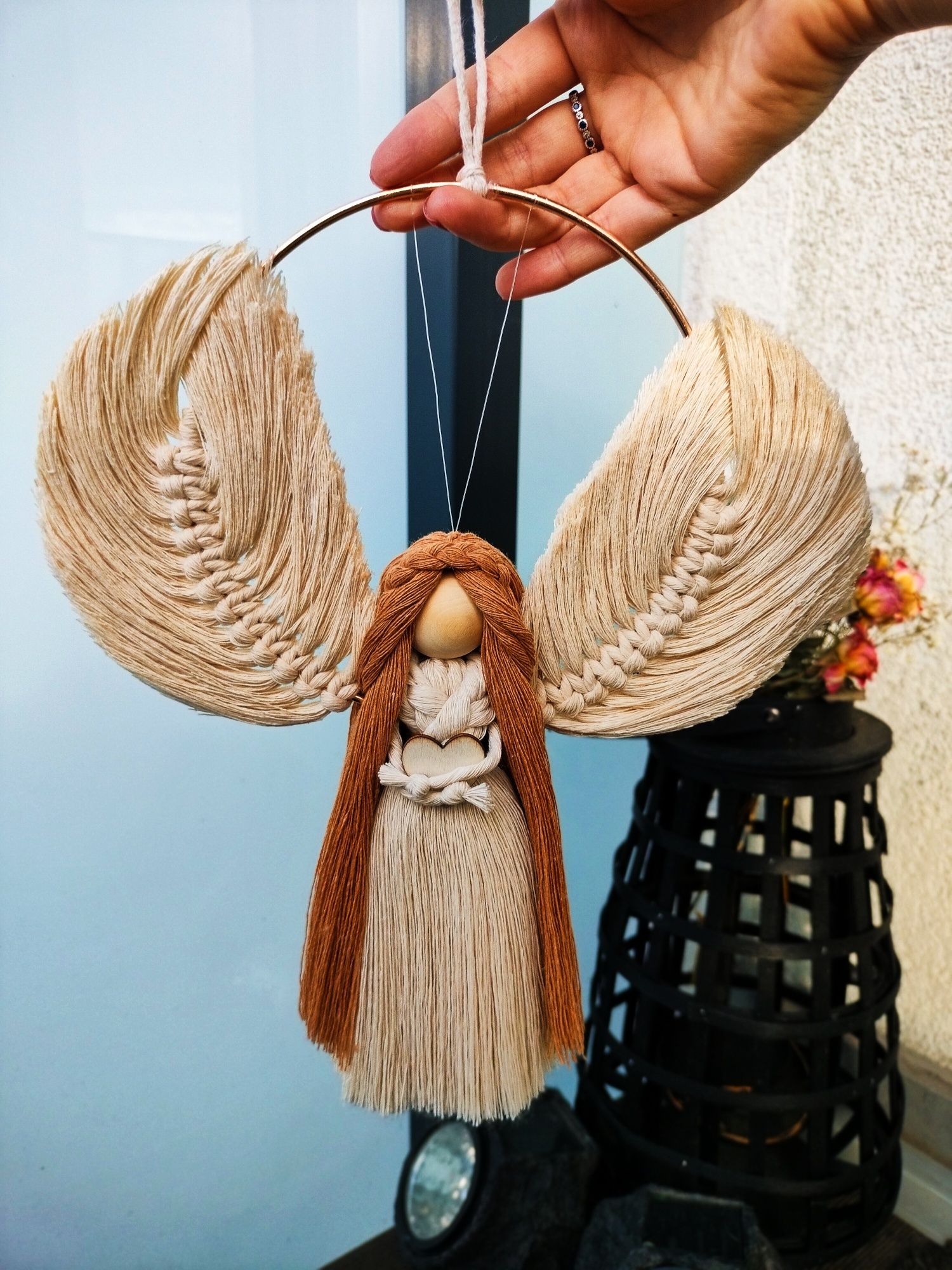Înger suspendat pe inel metalic - decor pătuț de copil