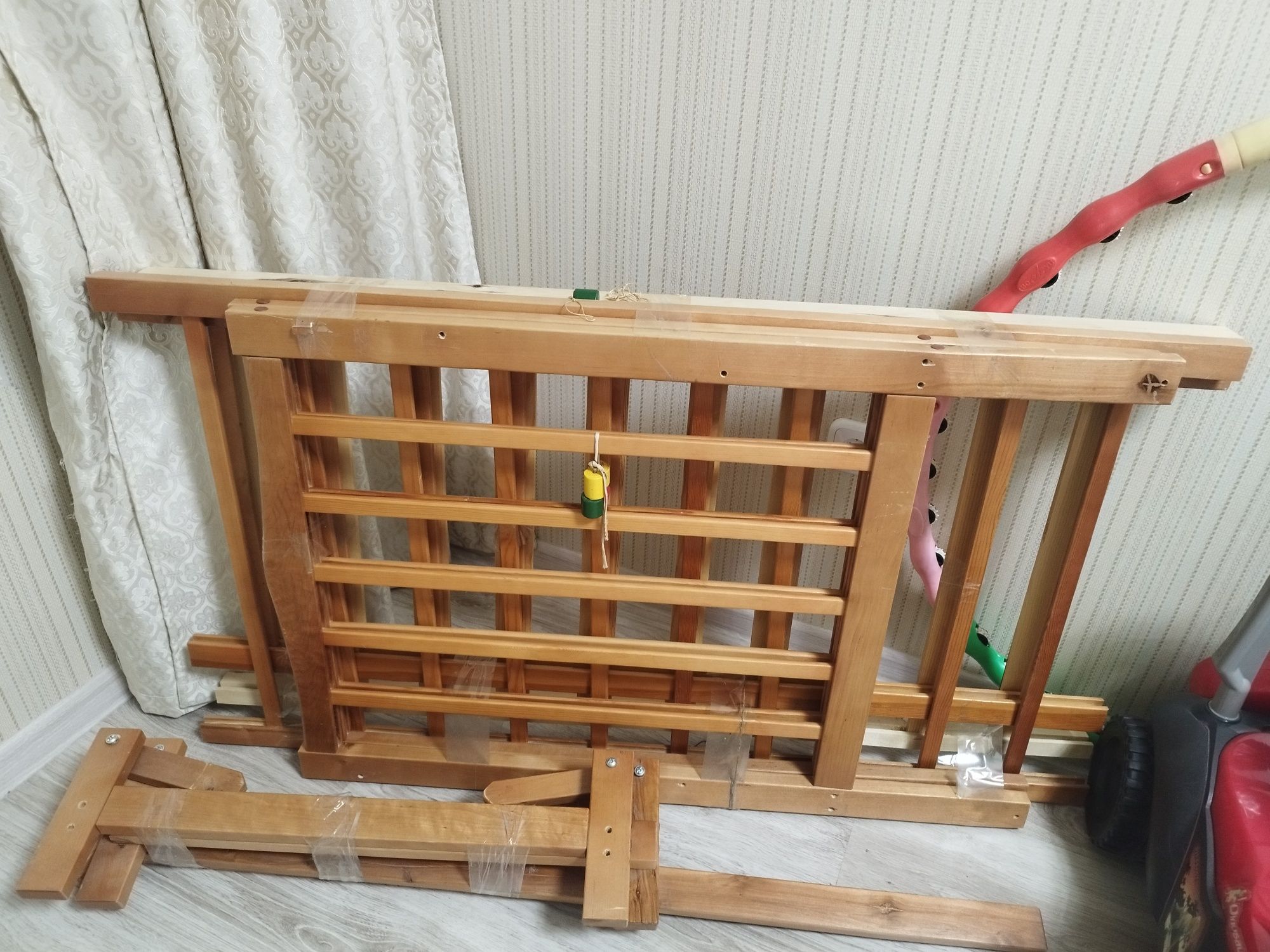 Продам кроватку детскую деревянную б/у