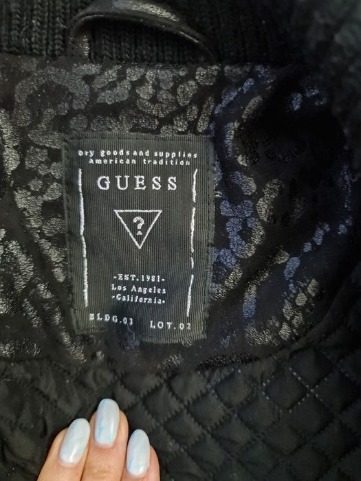 Geaca Guess       .