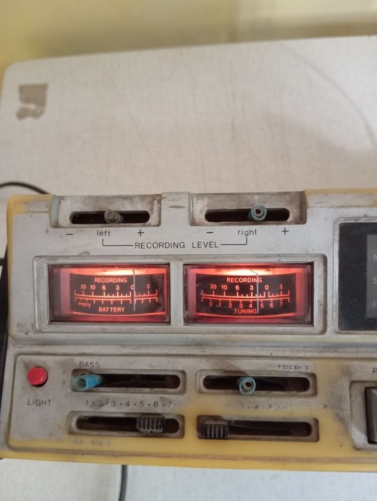 Vând radio casetofon Philips!