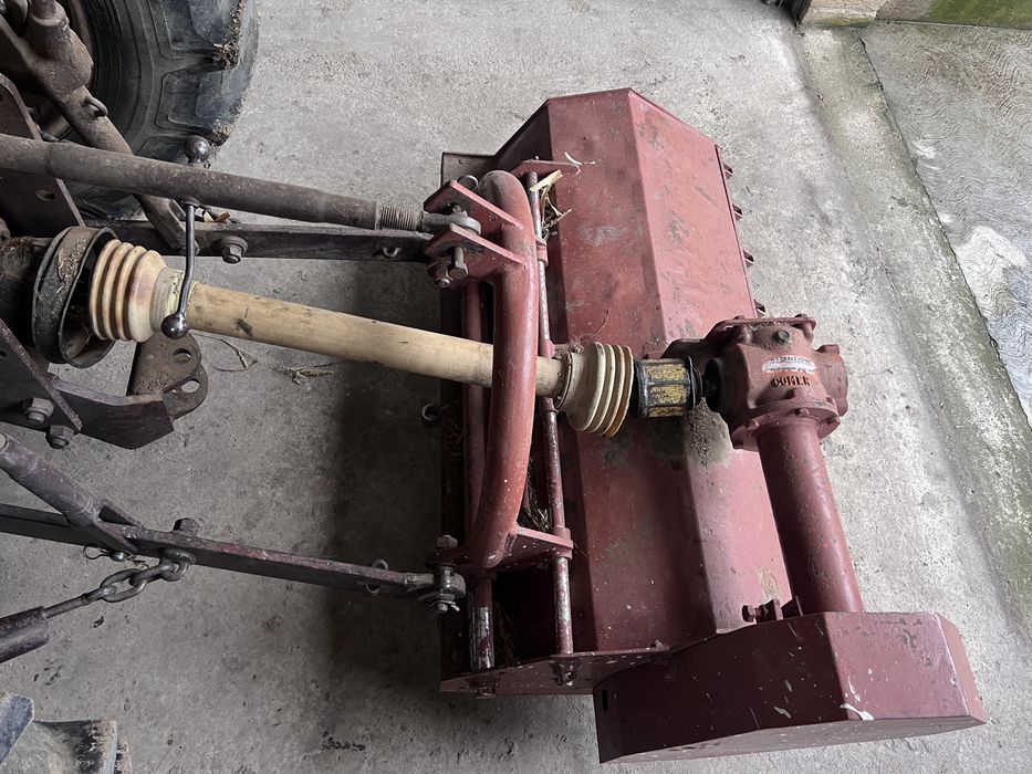 Vand tocator de resturi vegetale