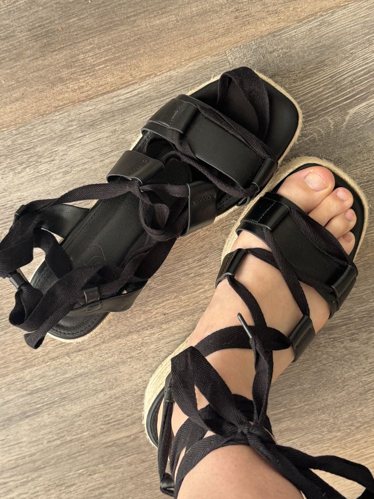 Sandale de vară, purtate o singură dată – mărimea 37