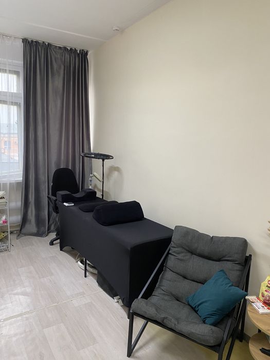 Сдам рабочее место , кушетка