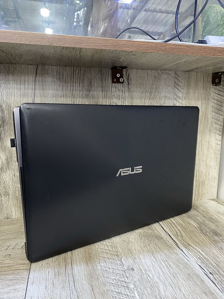 Asus notebook i34010U 128SSD