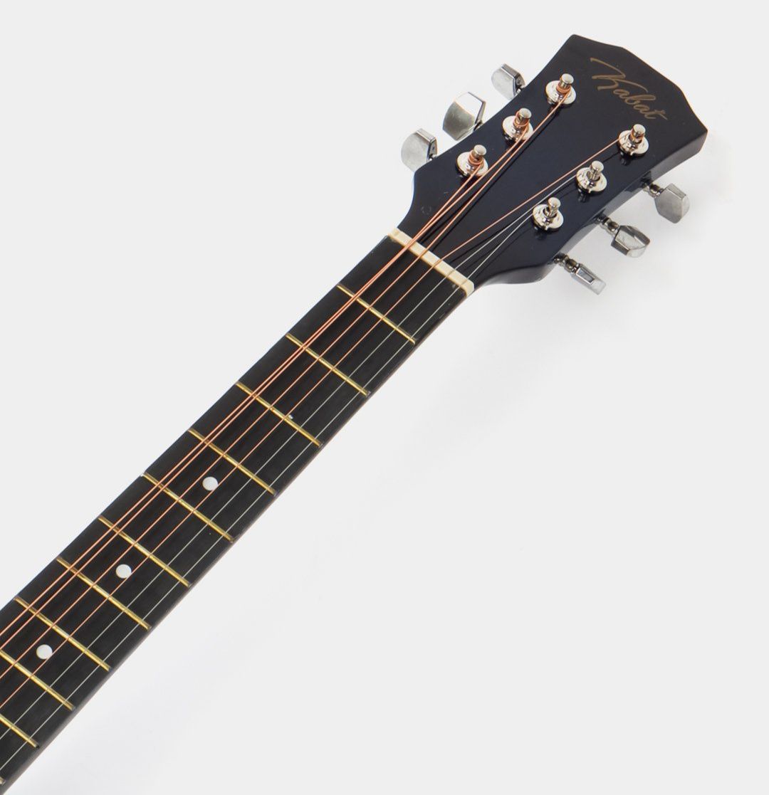 Naqd pulga sotiladi Akustik gitara
