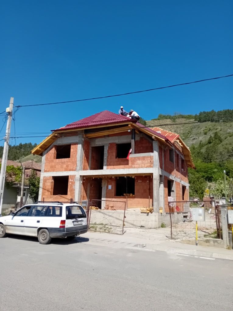 Executam lucrări de construcții