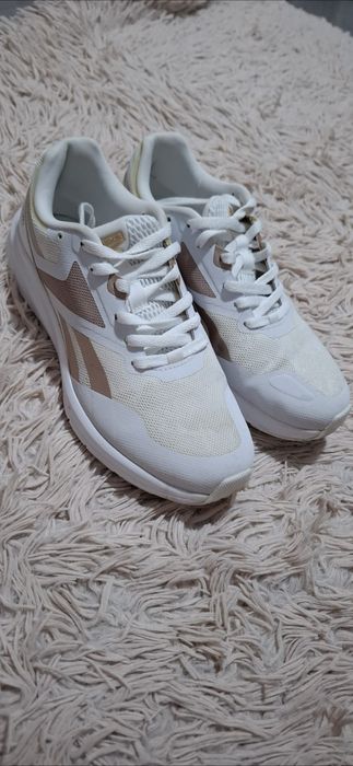 Vand adidasi /pantofi