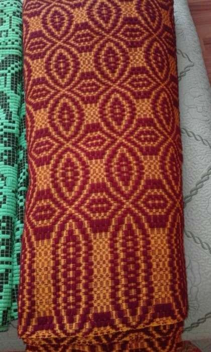 Macate țesute manual.