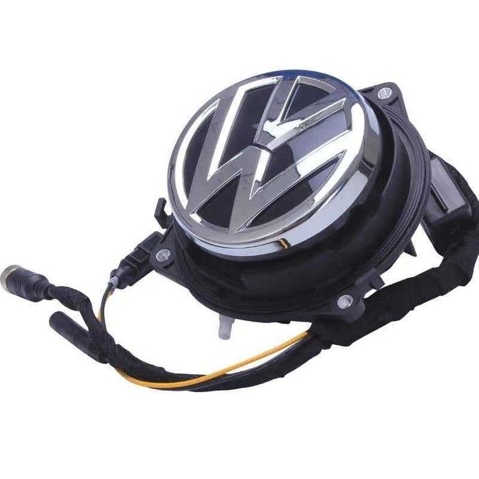 Camera marsarier VW Passat B8 cu sigla pe manerul de portbagaj