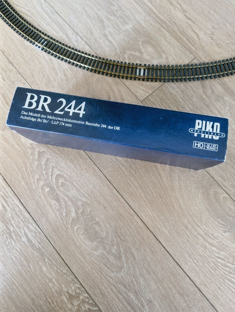 Влакче PIKO Mehrzwecklokomotive BR 244, локомотив H0