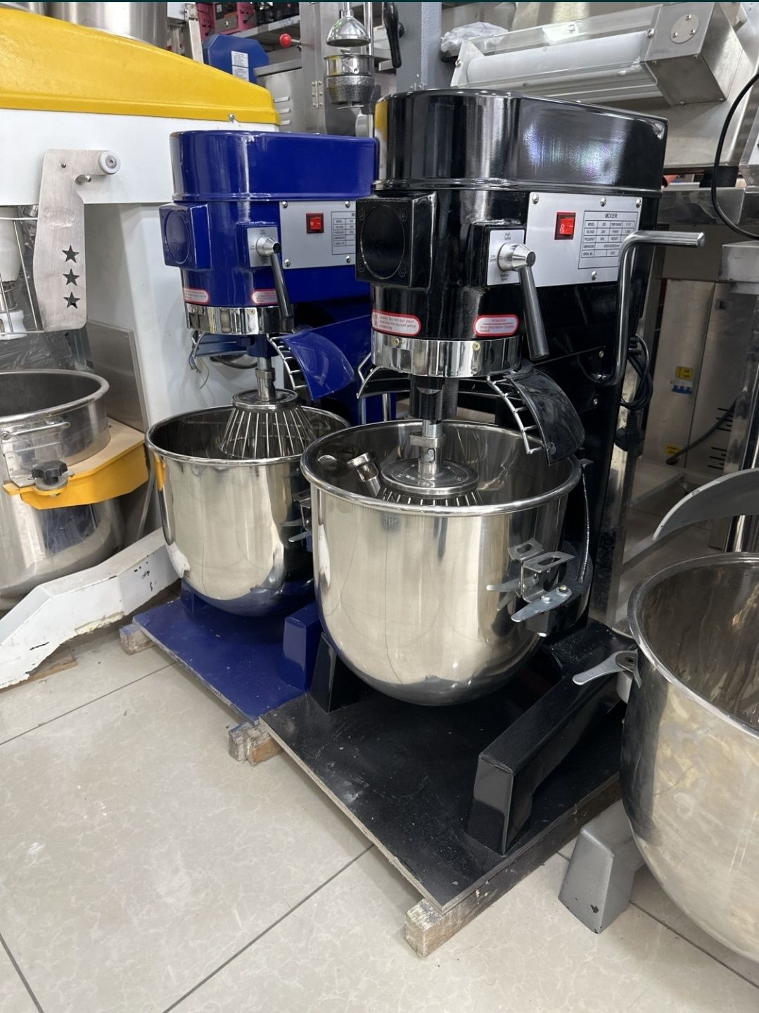 Mixer 30litir yangi model 1 yil garantiya beramiz mekser