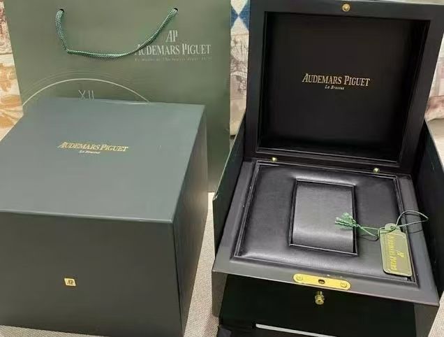 Часовник Audemars Piguet НАМАЛЕН!